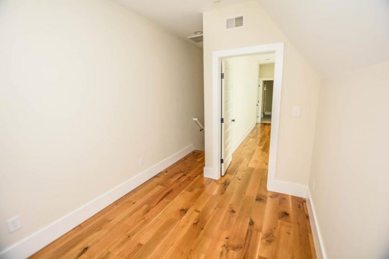 707 Meeting Street Photo 17