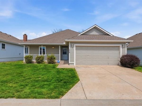 706 E SATURN Drive, Raymore, MO 64083