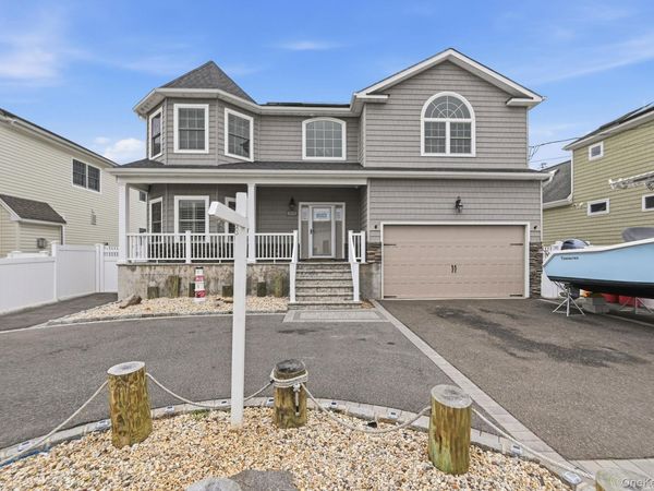 3685 Nimrod Street, Seaford, NY 11783