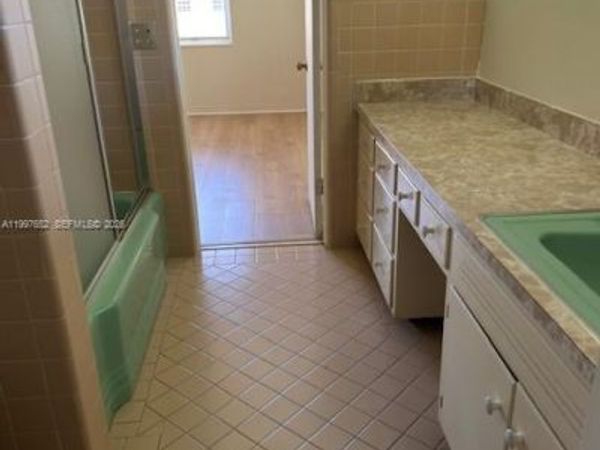 1400 NE 103rd St , Miami Shores, FL 33138