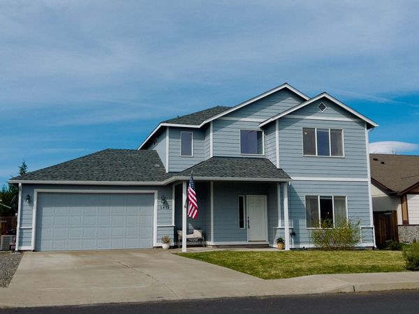 2475 NE 7th Lane, Redmond, OR 97756