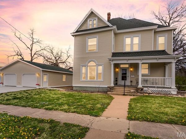 130 S Monroe Street , Pittsfield, IL 62363