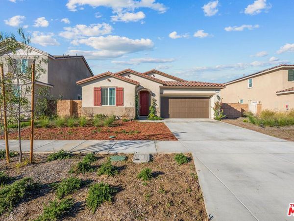 2735 Moonshimmer Street, Hemet, CA 92543