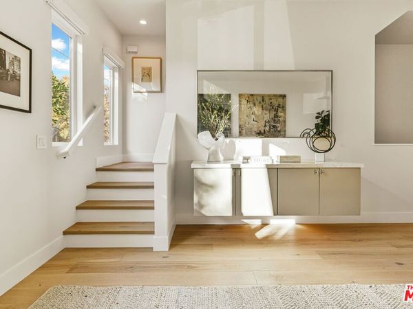 3222 S Barrington Avenue, Los Angeles, CA 90066