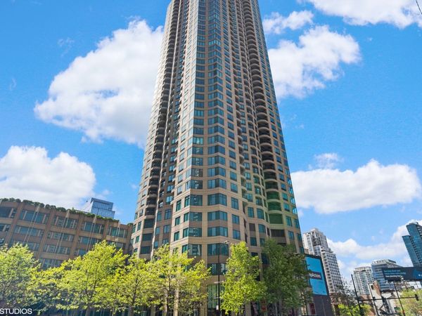 400 N LaSalle Street , Unit 3305, Chicago, IL 60654