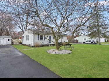 134 Newhouse St, Springfield, MA 01118