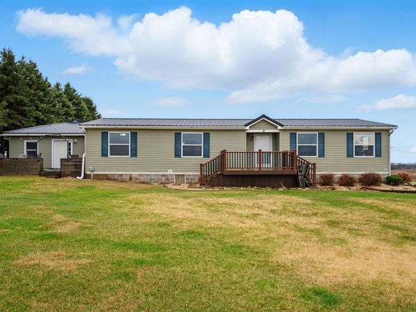 2468 290th Street, Delhi, IA 52223
