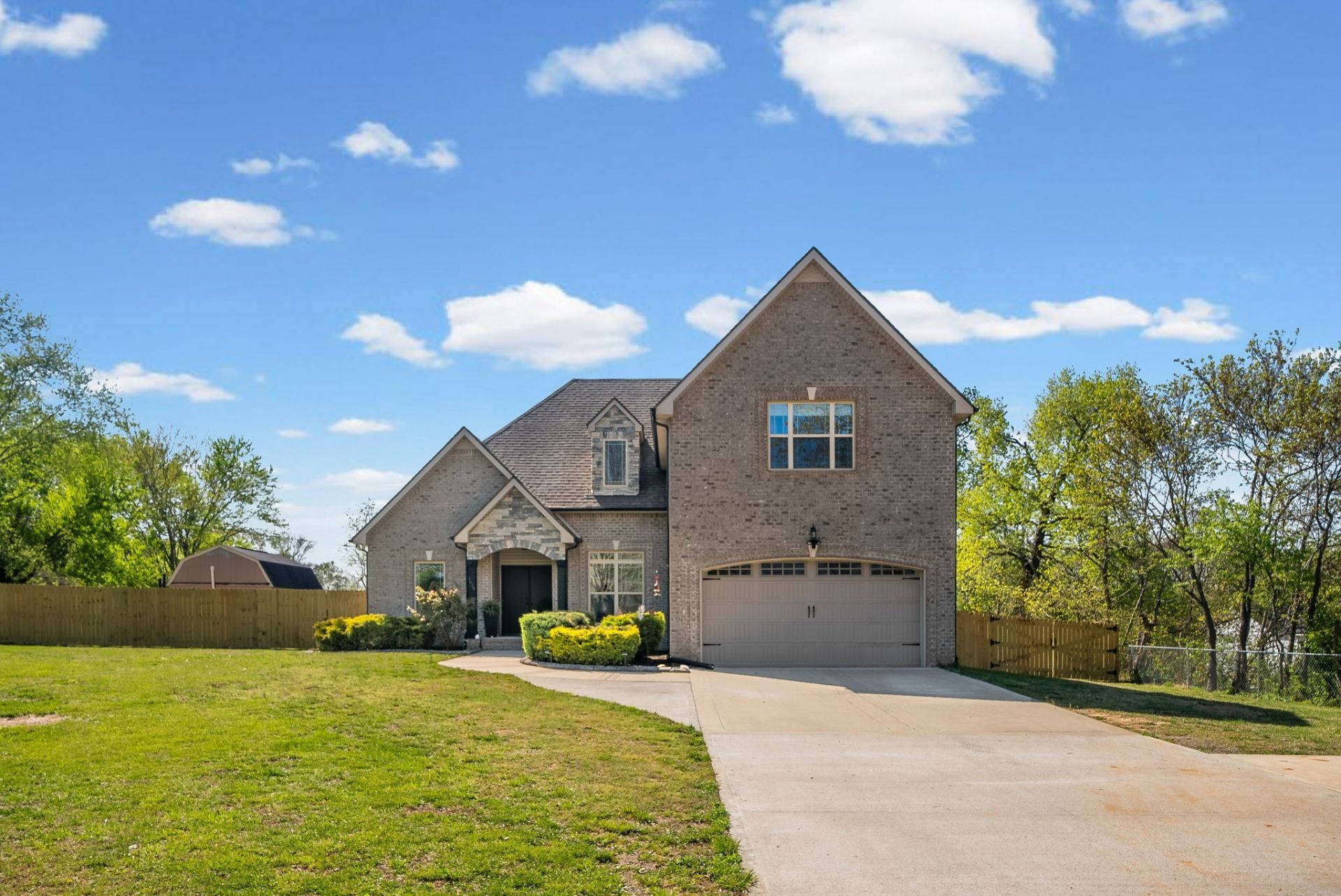 1608 Walnut Grove Rd, Clarksville, TN 37042 Main Photo