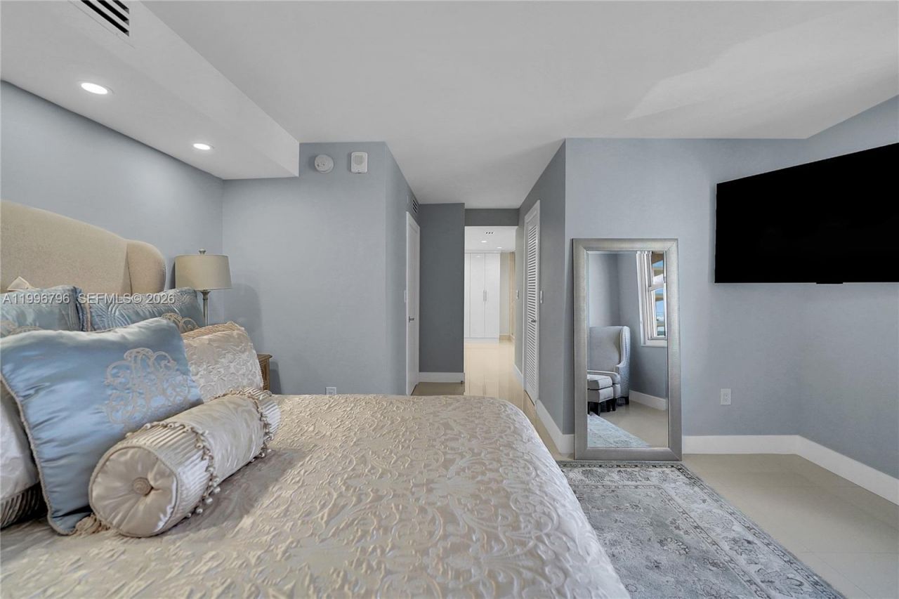 1920 S Ocean Dr, Unit 11C, Hallandale Beach, FL 33009 Photo