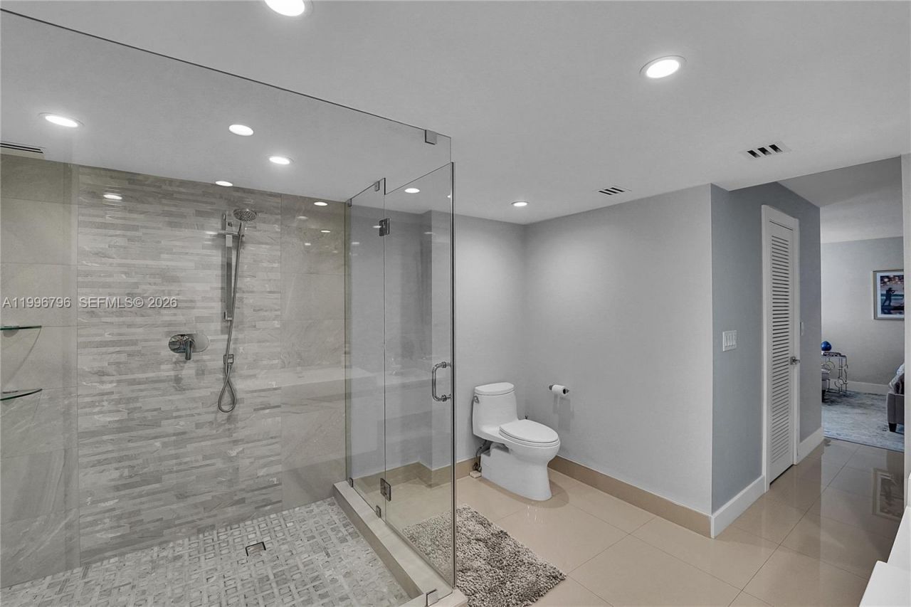 1920 S Ocean Dr, Unit 11C, Hallandale Beach, FL 33009 Photo