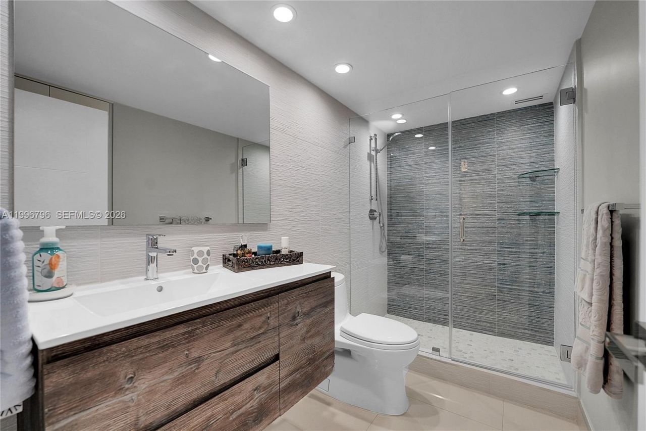 1920 S Ocean Dr, Unit 11C, Hallandale Beach, FL 33009 Photo