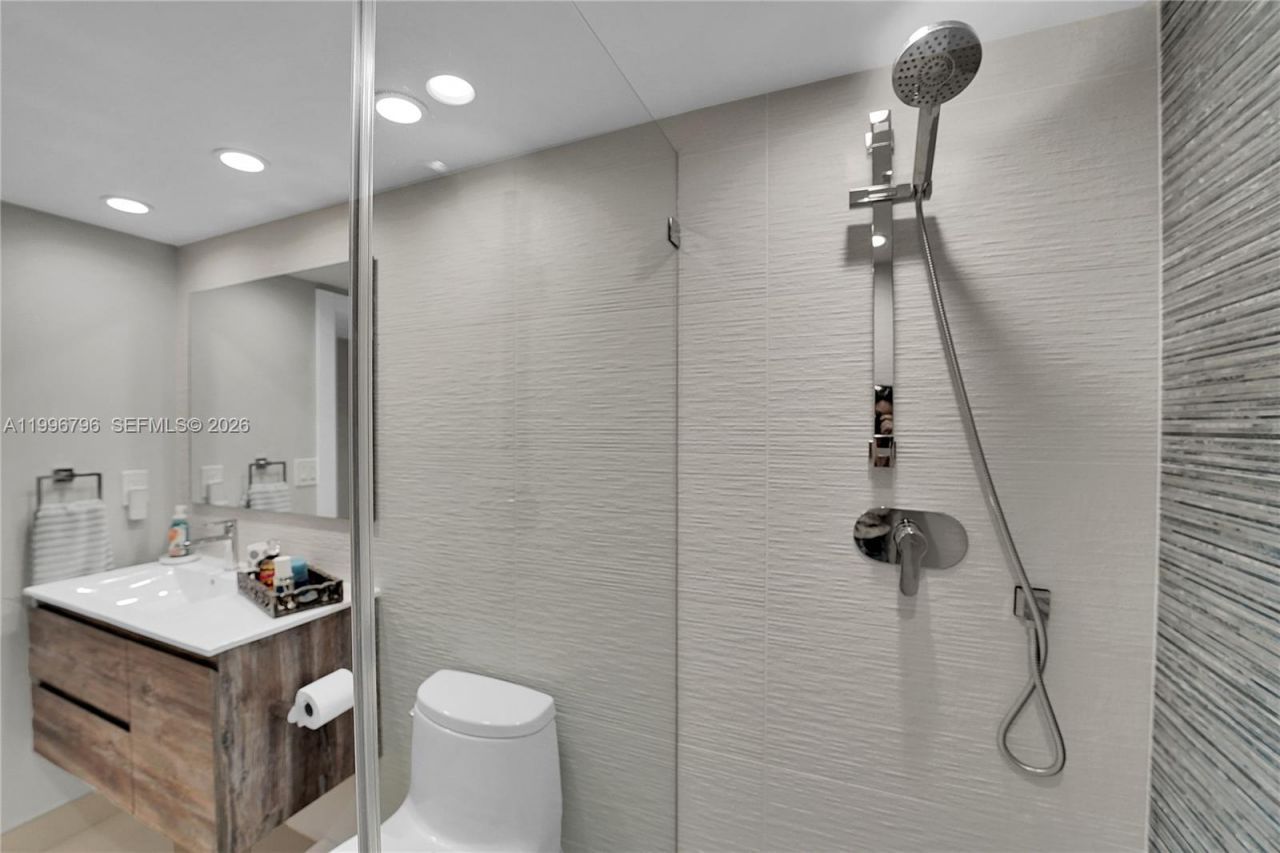 1920 S Ocean Dr, Unit 11C, Hallandale Beach, FL 33009 Photo