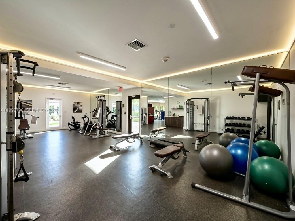 1920 S Ocean Dr, Unit 11C, Hallandale Beach, FL 33009 Photo