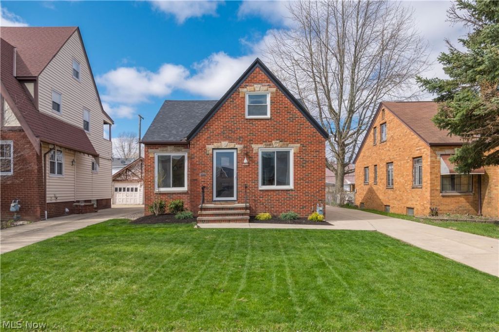 6392 Doncaster Avenue, Parma, OH 44129 Main Photo