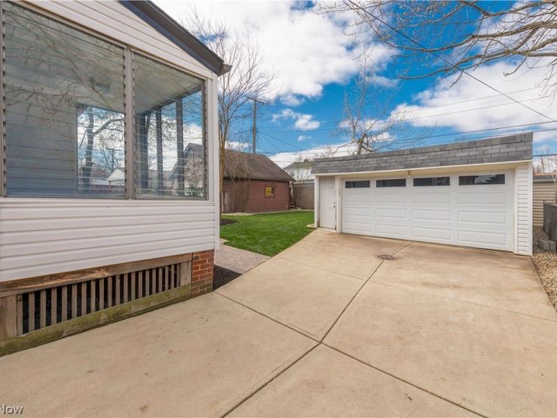 6392 Doncaster Avenue, Parma, OH 44129 Photo 4