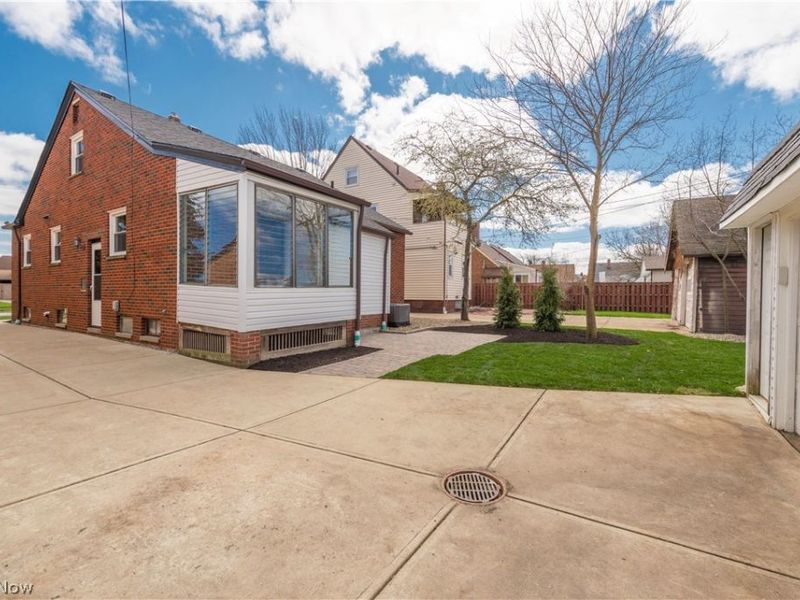 6392 Doncaster Avenue, Parma, OH 44129 Photo 5