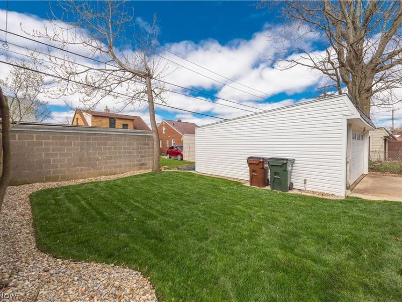 6392 Doncaster Avenue, Parma, OH 44129 Photo 9