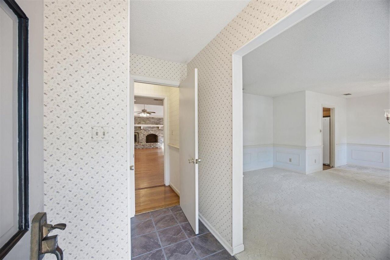 1037 Yeamans Hall Road Photo 3