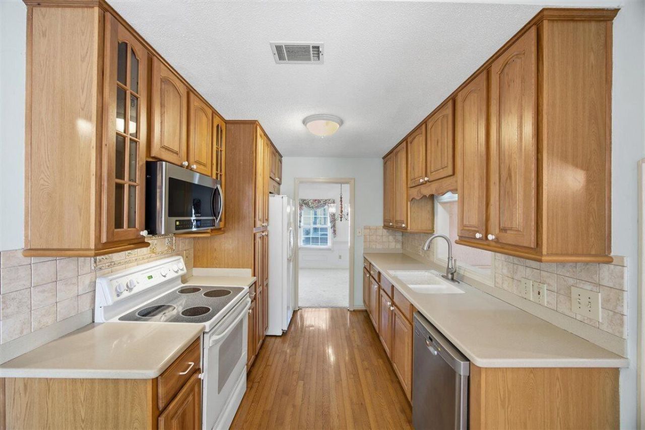 1037 Yeamans Hall Road Photo 6