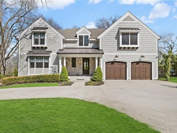 8909 Lee Boulevard, Leawood, KS 66206