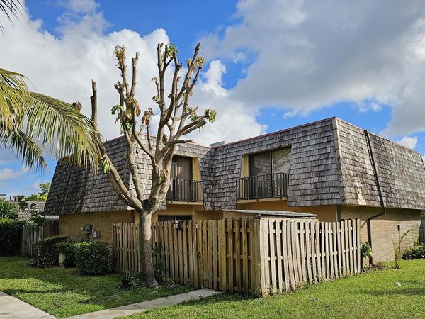 262 Woodland Road, Palm Springs, FL 33461