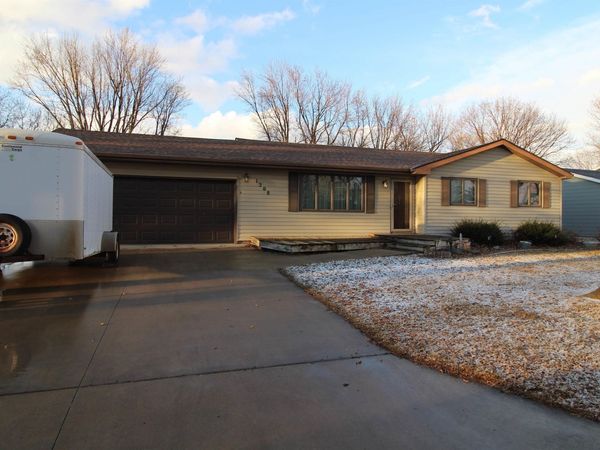 1208 E Cedar St, Brandon, SD 57005