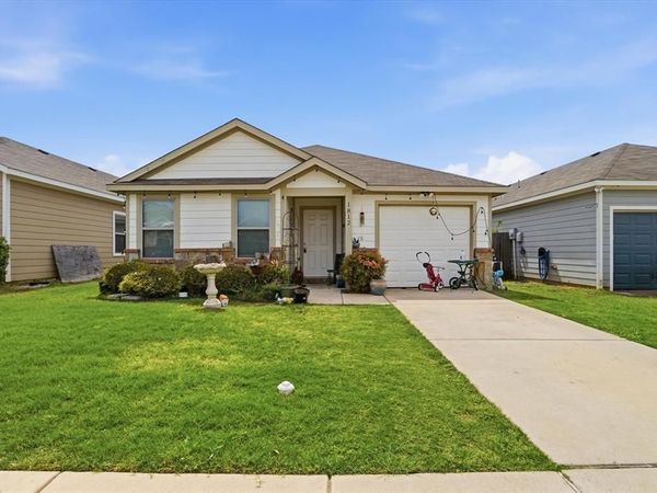 1812 Village Park Trail, Burleson, TX 76028