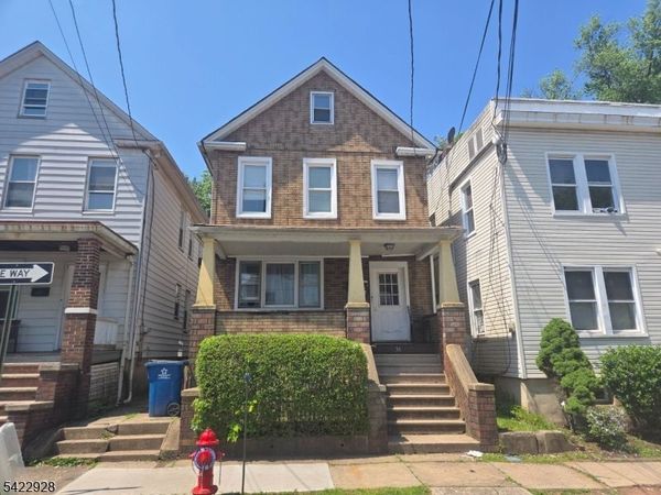 34 Home St, Franklin, NJ 08873