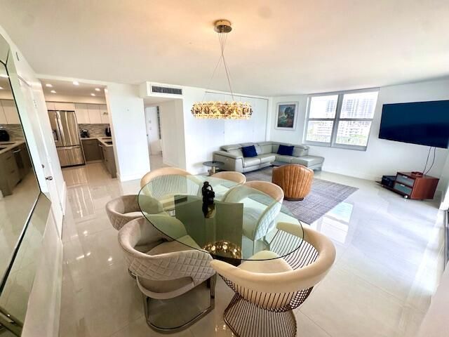 1 Las Olas Circle, Unit 817, Fort Lauderdale, FL 33316 Photo