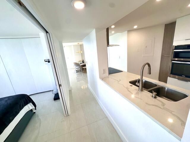 1 Las Olas Circle, Unit 817, Fort Lauderdale, FL 33316 Photo