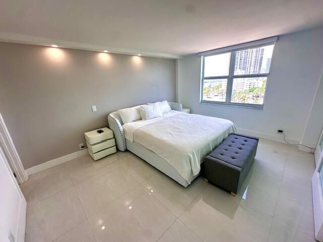 1 Las Olas Circle, Unit 817, Fort Lauderdale, FL 33316 Photo