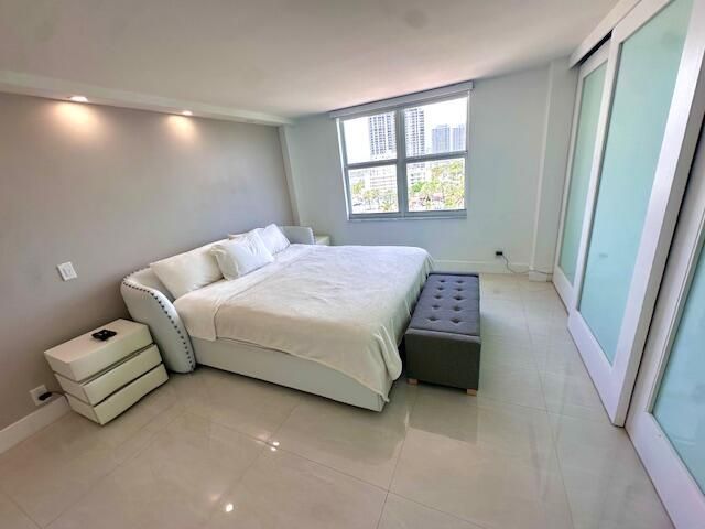 1 Las Olas Circle, Unit 817, Fort Lauderdale, FL 33316 Photo