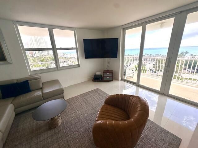 1 Las Olas Circle, Unit 817, Fort Lauderdale, FL 33316 Photo