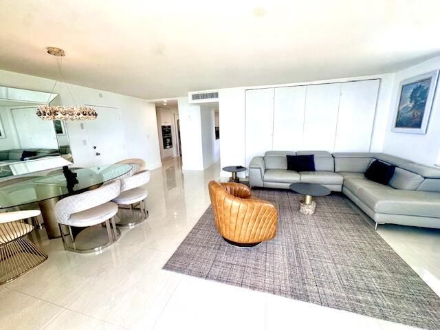 1 Las Olas Circle, Unit 817, Fort Lauderdale, FL 33316 Photo