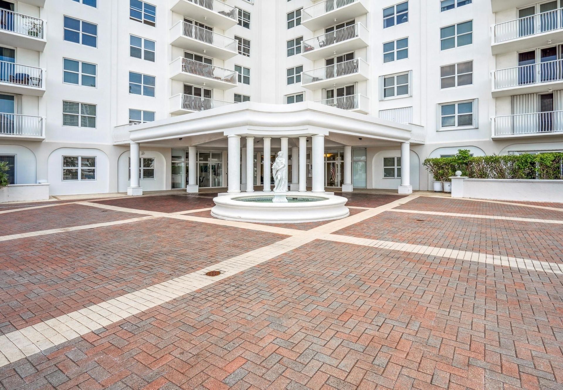 1 Las Olas Circle, Unit 817, Fort Lauderdale, FL 33316 Photo
