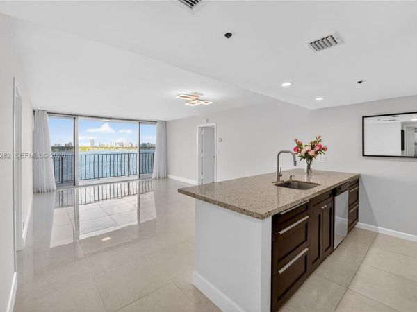 7601 E Treasure Dr, Unit 1119, North Bay Village, FL 33141