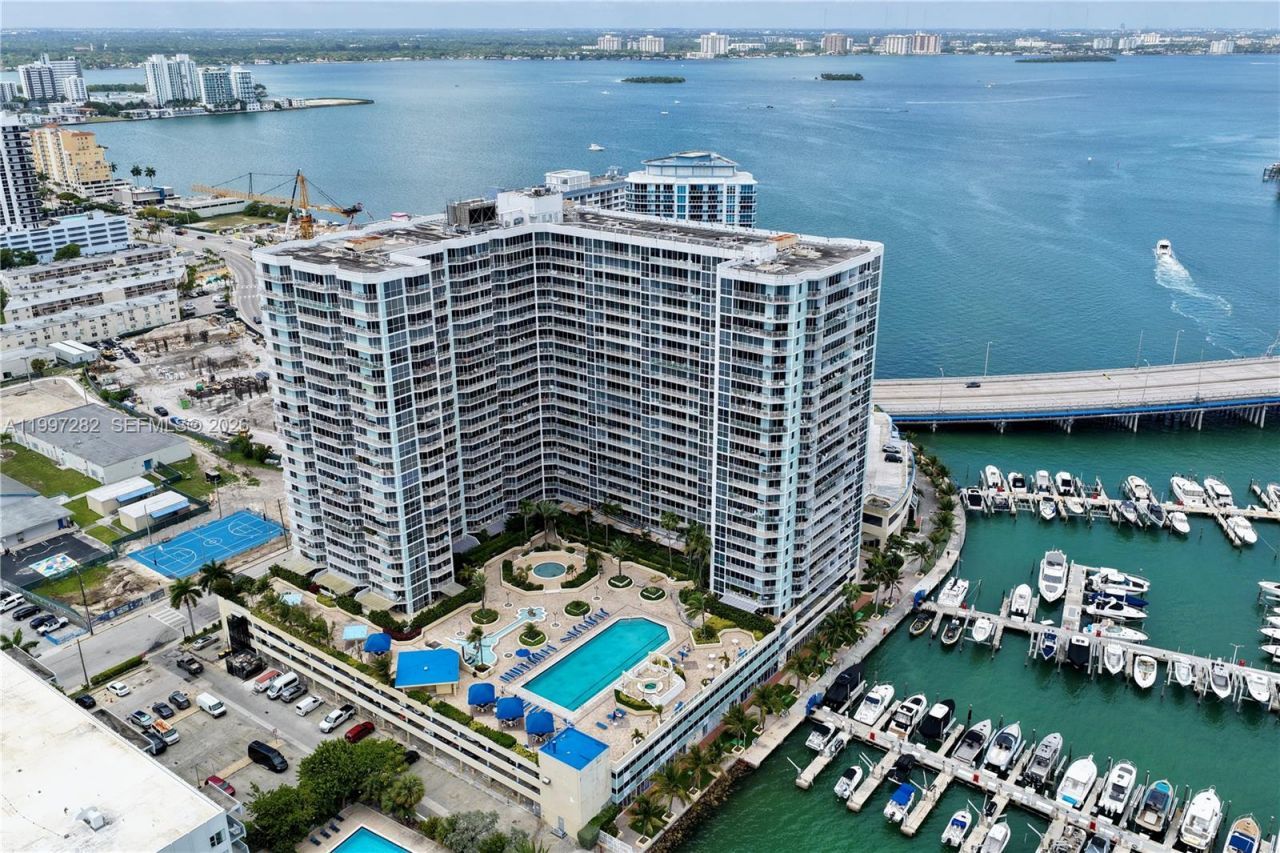 7601 E Treasure Dr, Unit 1119, North Bay Village, FL 33141 Photo