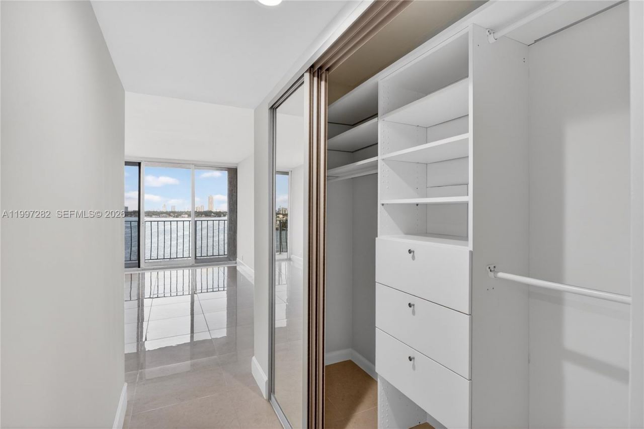 7601 E Treasure Dr, Unit 1119, North Bay Village, FL 33141 Photo