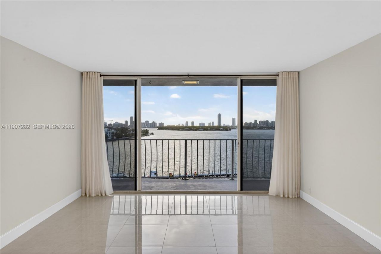 7601 E Treasure Dr, Unit 1119, North Bay Village, FL 33141 Photo