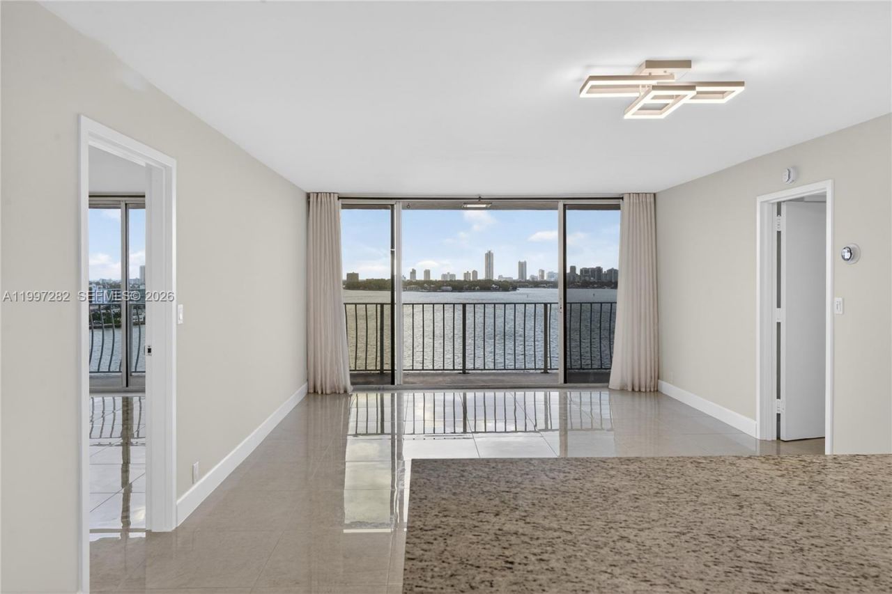 7601 E Treasure Dr, Unit 1119, North Bay Village, FL 33141 Photo