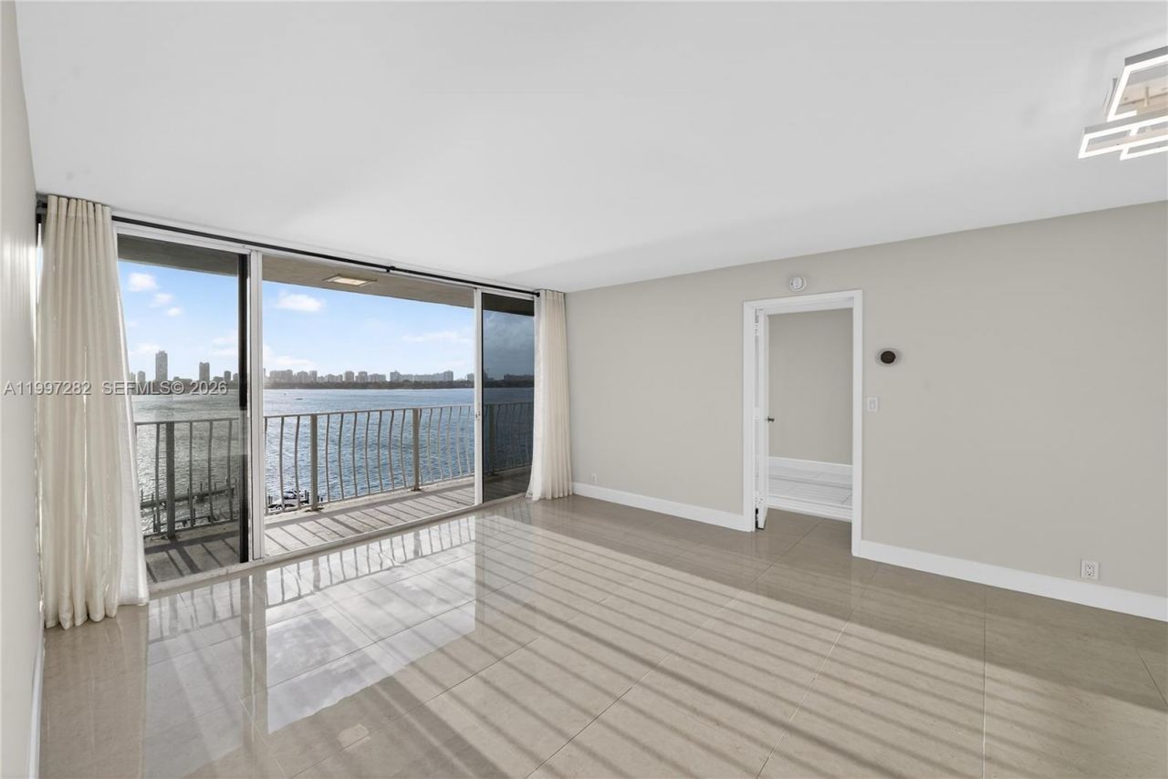 7601 E Treasure Dr, Unit 1119, North Bay Village, FL 33141 Photo