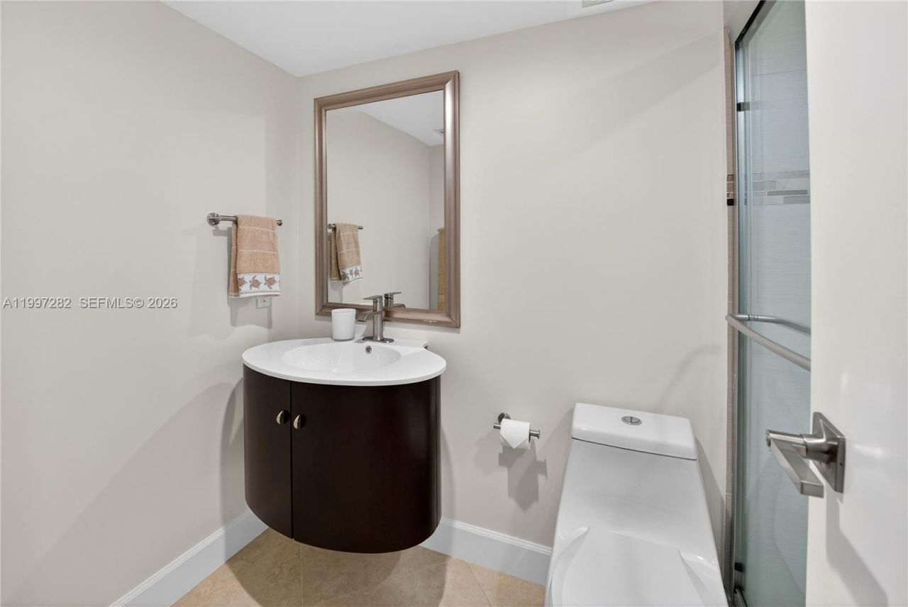 7601 E Treasure Dr, Unit 1119, North Bay Village, FL 33141 Photo