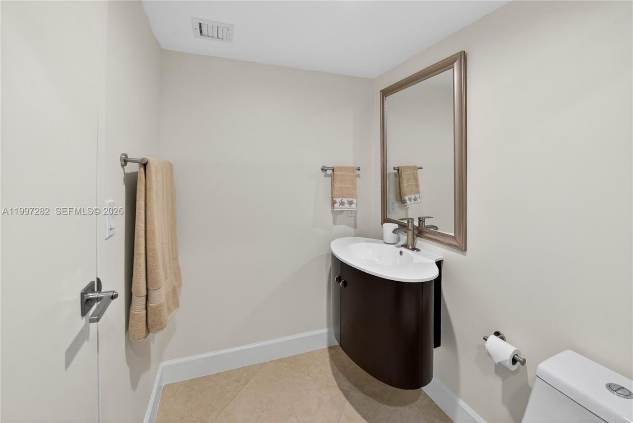 7601 E Treasure Dr, Unit 1119, North Bay Village, FL 33141 Photo