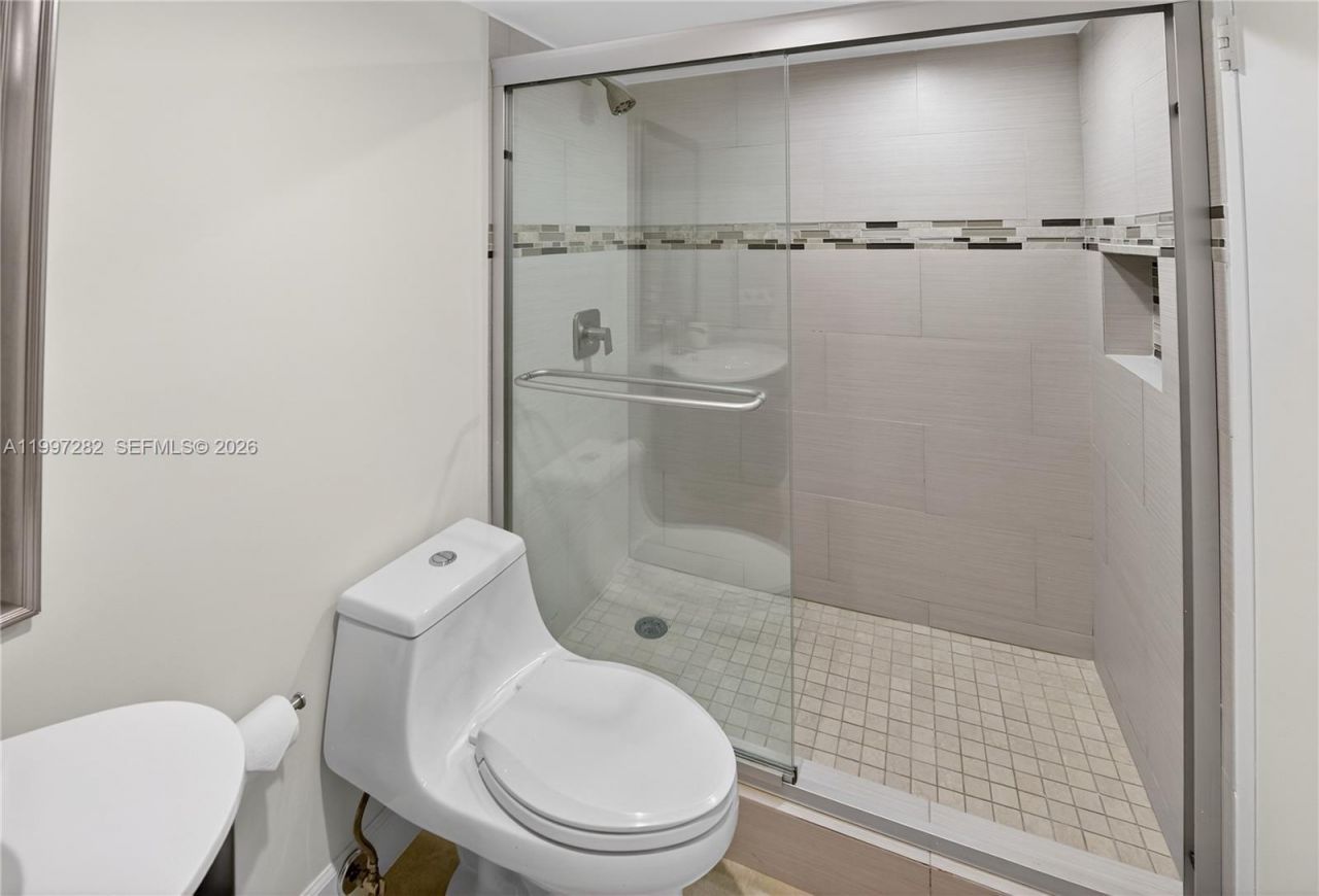 7601 E Treasure Dr, Unit 1119, North Bay Village, FL 33141 Photo