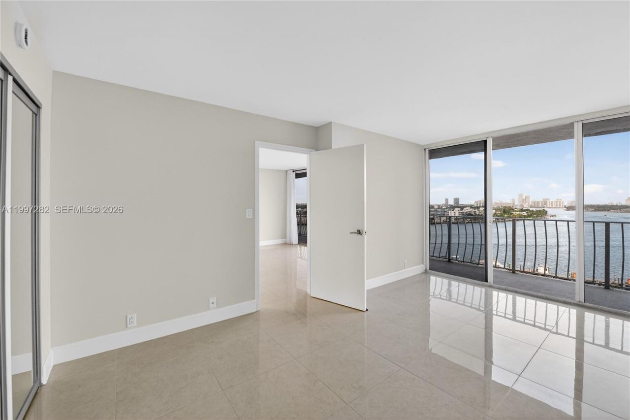 7601 E Treasure Dr, Unit 1119, North Bay Village, FL 33141 Photo