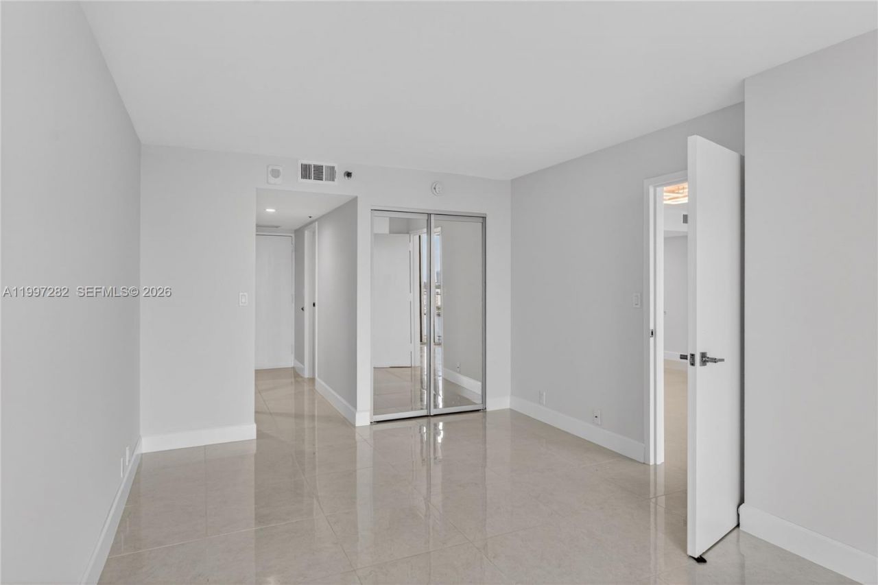 7601 E Treasure Dr, Unit 1119, North Bay Village, FL 33141 Photo