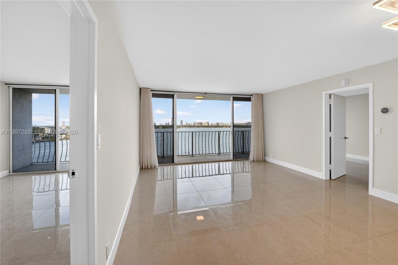 7601 E Treasure Dr, Unit 1119, North Bay Village, FL 33141 Photo