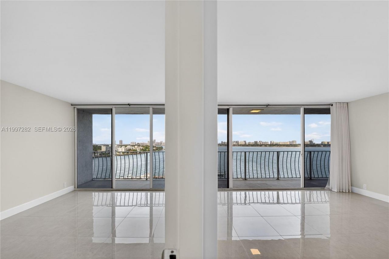 7601 E Treasure Dr, Unit 1119, North Bay Village, FL 33141 Photo