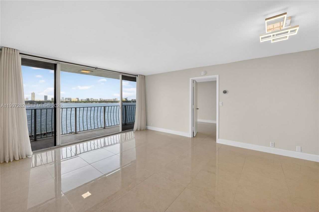 7601 E Treasure Dr, Unit 1119, North Bay Village, FL 33141 Photo