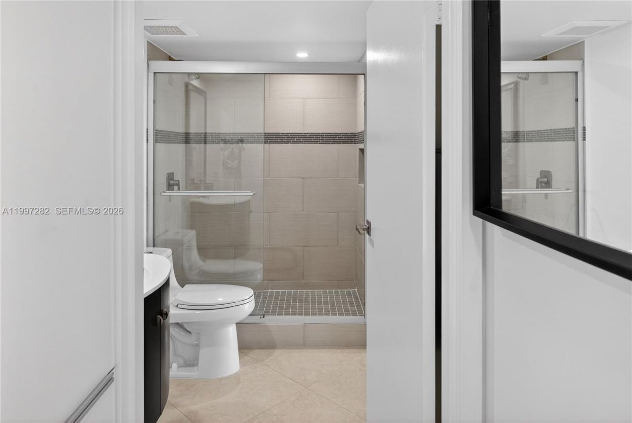 7601 E Treasure Dr, Unit 1119, North Bay Village, FL 33141 Photo